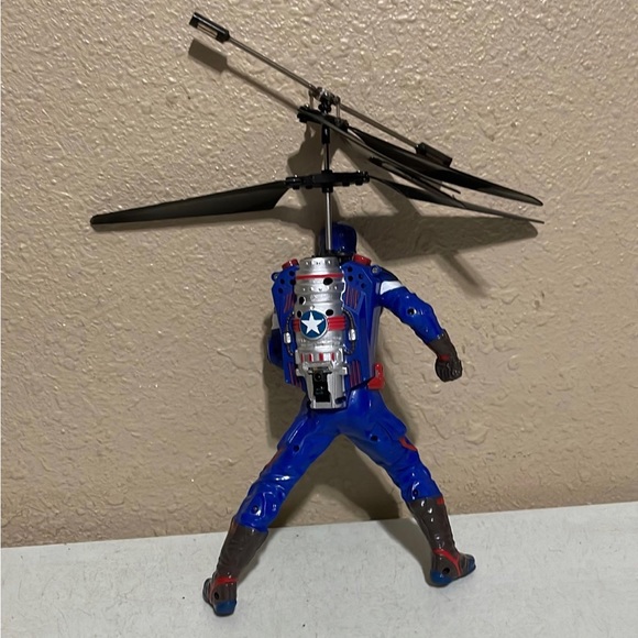 Captain America 2 Channel Flying Action Figure Comic Con Helicopter Loose - Picture 3 of 3